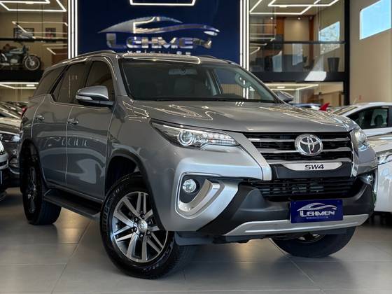 TOYOTA HILUX SW4 2.8 SRX 4X4 16V TURBO INTERCOOLER DIESEL 4P AUTOMÁTICO TOYOTA HILUX SW4 2.8 SRX 4X4 16V TURBO INTERCOOLER DIESEL 4P AUTOMÁTICO